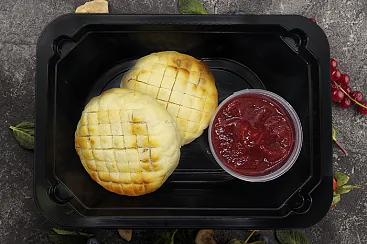 Сырники с изюмом и брусничным джемом, 250г